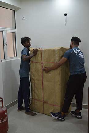 VTC-Movers-Staff-Shifting-Goods-Indoor